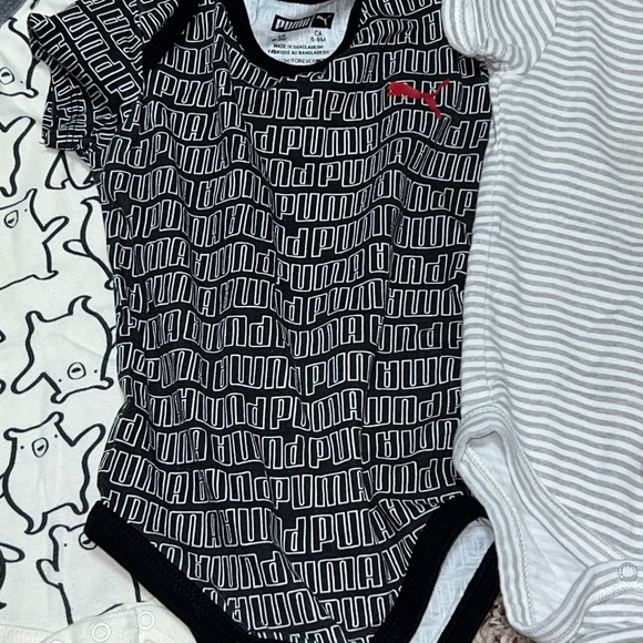 Boys Baby Onesie Set in Various Colors, Lot of 5, 6-9 month onesies - Picture 3 of 5